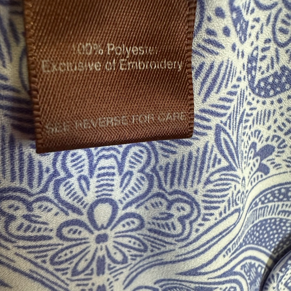 “Multiples” Medium blue and white paisley print w/eyelet border P2P 22" - Picture 9 of 9